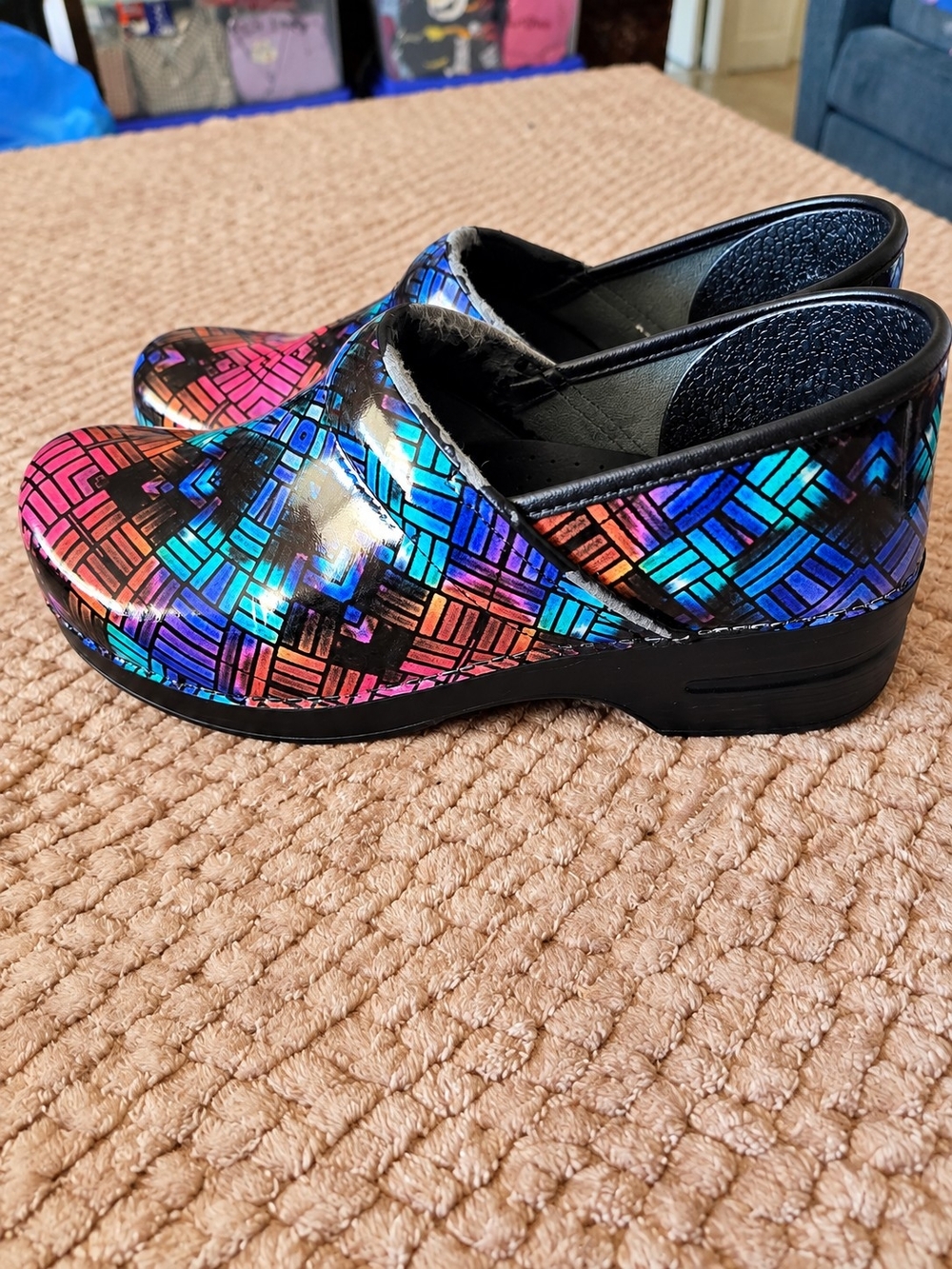 Dansko Women’s 42 Multicolor Geometric Patent Leather Professional Clogs Shoes